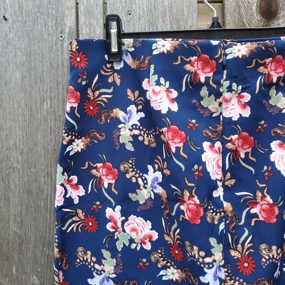 Philosophy Floral Skirt, US 10. - Picture 3 of 4